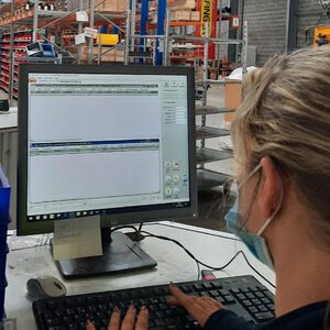 A warehouse operator using BEXT WS