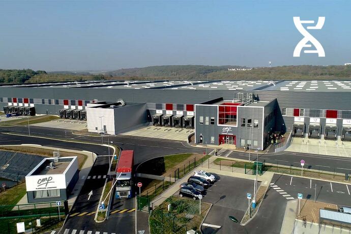 The logistics platform is BREEAM-certified (environmental performance certification).