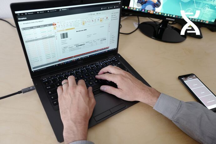 Easily manage your receiving and picking operations. Easily manage your receiving and picking operations.
